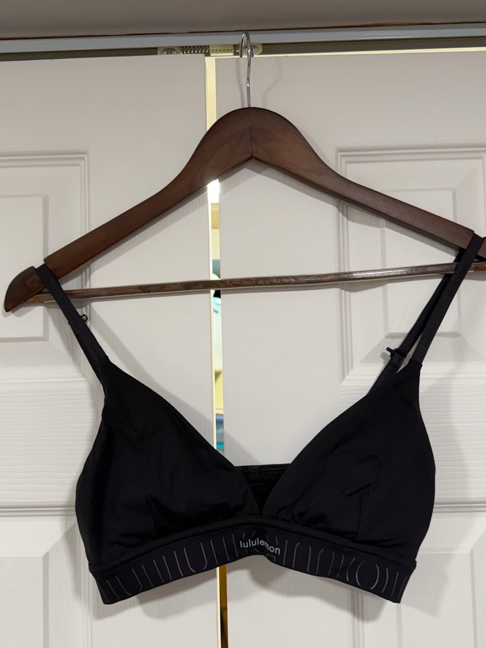 lululemon athletica Black Wireless Light-Support Bra